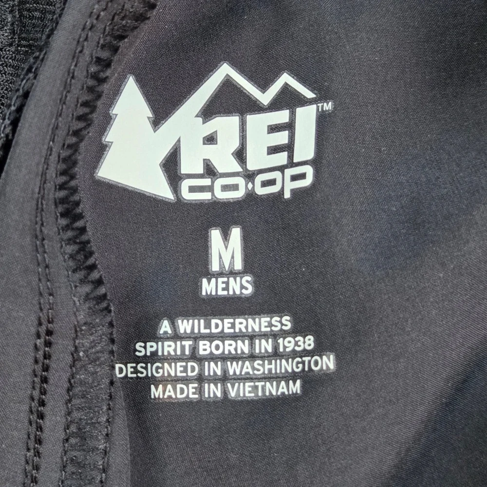 REI Co-op Active Training Shorts Mens M 9 Inseam Pockets Drawstring Black Shorts